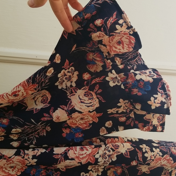 EUC Bobeau Floral Blouse - Picture 3 of 6